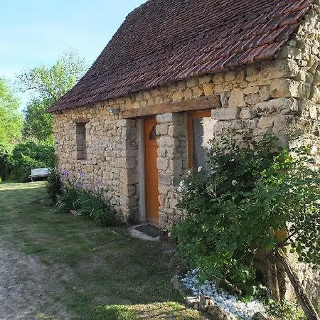 Gite Et Chambres D'Hotes - Sur Le Chemin Des Sens Azerat Exterior photo